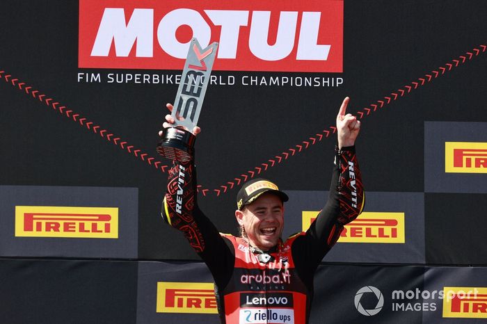 Podio: ganador Álvaro Bautista, Aruba.it Racing Ducati