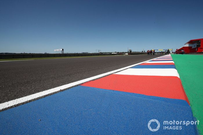 Pit lane y pista