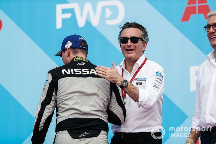 Oliver Rowland, Nissan e.Dams, con el CEO de la Formula E Alejandro Agag, CEO