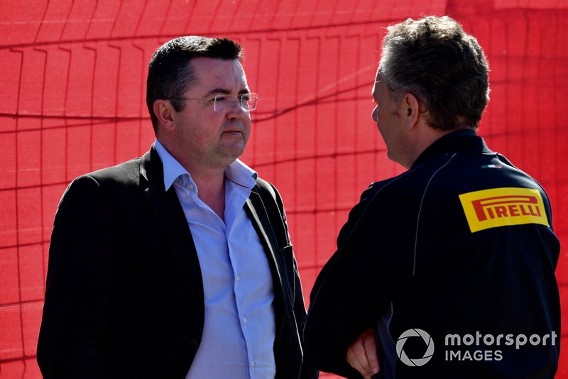 Ерік Бульє, гоночний директор Pirelli Motorsport Маріо Ізола