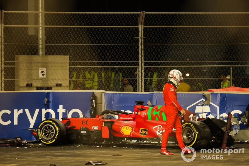 Charles Leclerc, Ferrari SF21, dopo l'incidente nelle FP2