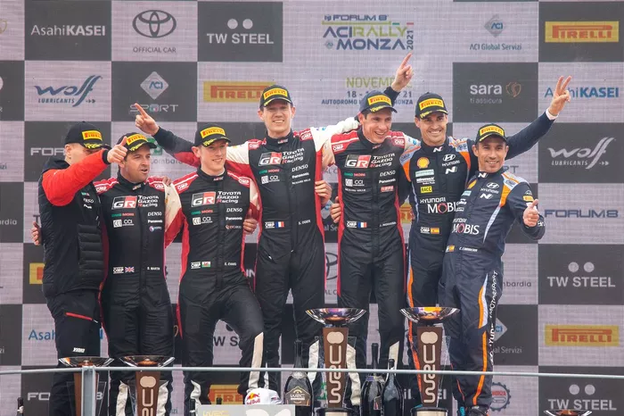 Podio: Ganadores Sébastien Ogier, Julien Ingrassia, Toyota Gazoo Racing WRT Toyota Yaris WRC, segundo lugar Elfyn Evans, Scott Martin, Toyota Gazoo Racing WRT Toyota Yaris WRC, tercer lugar Dani Sordo, Candido Carrera, Hyundai Motorsport Hyundai i20 Coupe WRC.