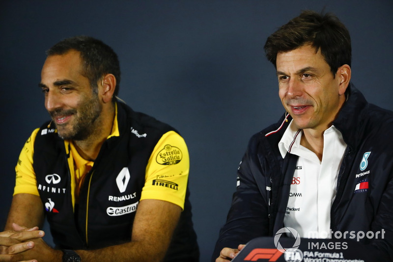Cyril Abiteboul, Renault Sport F1 Team, y Toto Wolff, Mercedes AMG F1