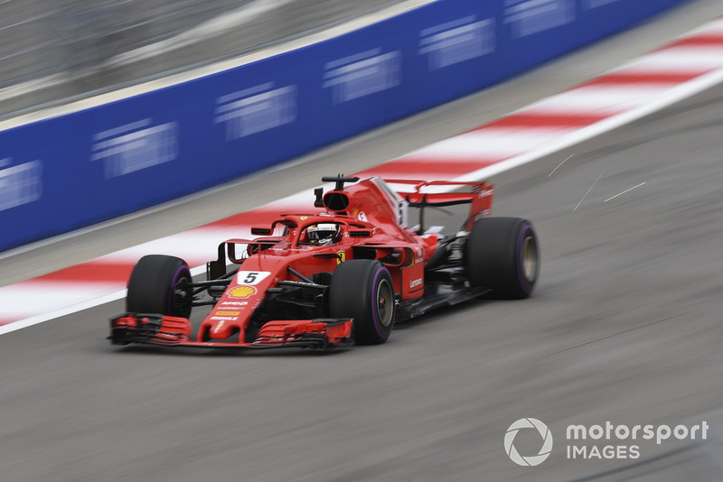 Sebastian Vettel, Ferrari SF71H kıvılcım saçıyor
