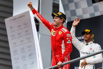 Podyum: Yarış galibi Sebastian Vettel, Ferrari