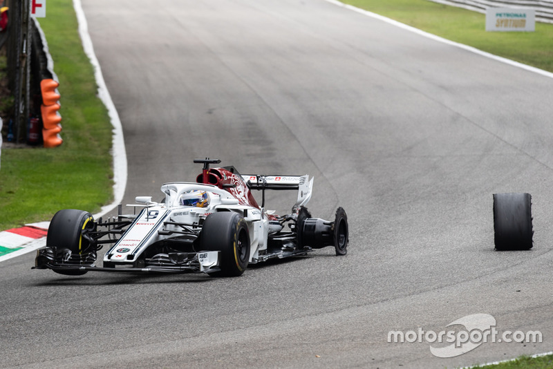 Marcus Ericsson, Alfa Romeo Sauber F1 Team después de perder una rueda