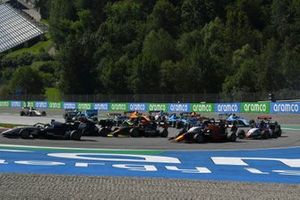 Theo Pourchaire, ART Grand Prix, leads Max Fewtrell, Hitech Grand Prix, Dennis Hauger, Hitech Grand Prix, Niko Kari, Charouz Racing System, and the rest of the field at the start