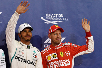 Le poleman Lewis Hamilton, Mercedes AMG F1, et le troisième, Sebastian Vettel