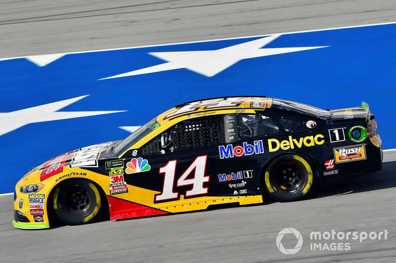 2. Clint Bowyer, Stewart-Haas Racing, Ford Fusion Rush Truck Centers/Mobil Delvac 1