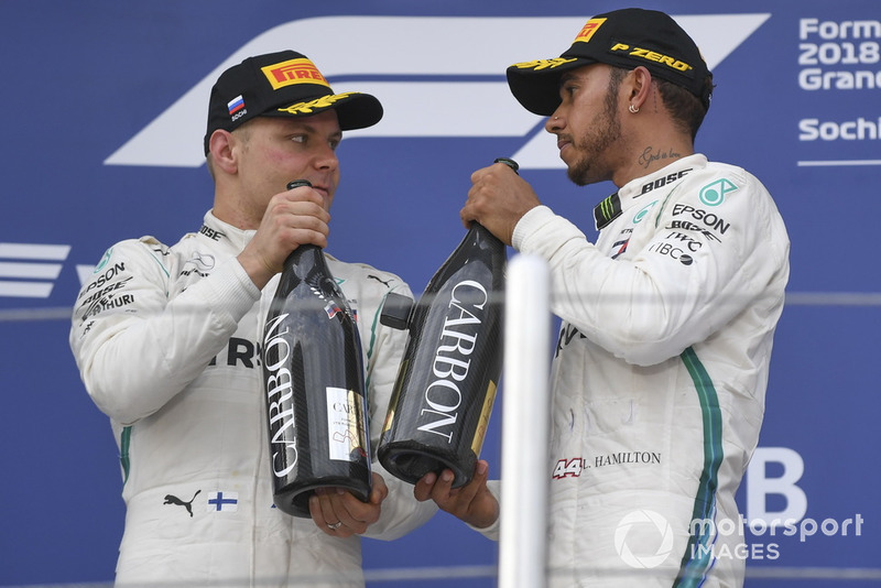 Podio: segundo lugar Valtteri Bottas, Mercedes AMG F1 y Lewis Hamilton, Mercedes AMG F1