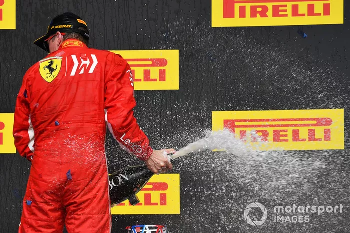 Podio: ganador de la carrera Kimi Raikkonen, Ferrari celebra