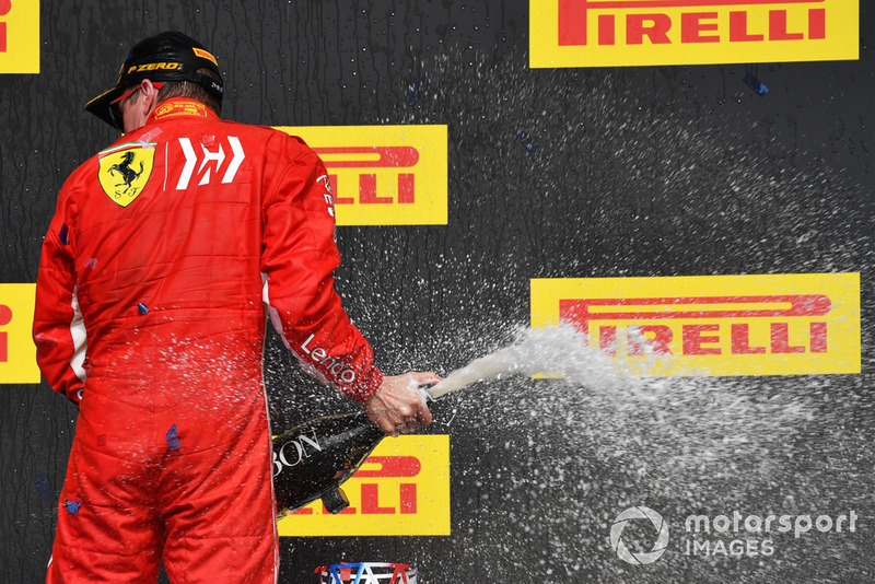 Podio: ganador de la carrera Kimi Raikkonen, Ferrari celebra