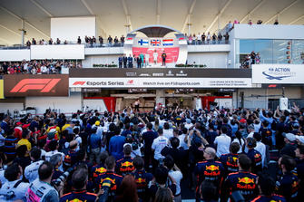 Valtteri Bottas, Mercedes AMG F1, Lewis Hamilton, Mercedes AMG F1, et Max Verstappen, Red Bull Racing, sur le podium
