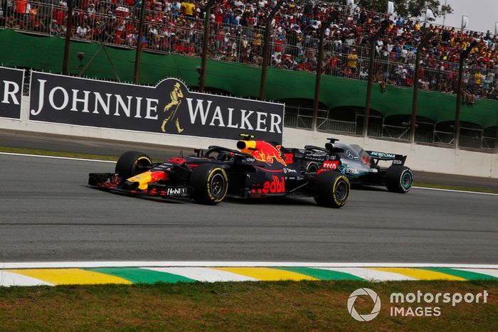 Max Verstappen, Red Bull Racing RB14 y Lewis Hamilton, Mercedes AMG F1 W09 EQ Power+ 