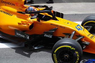 Lando Norris, McLaren MCL33, sort du garage