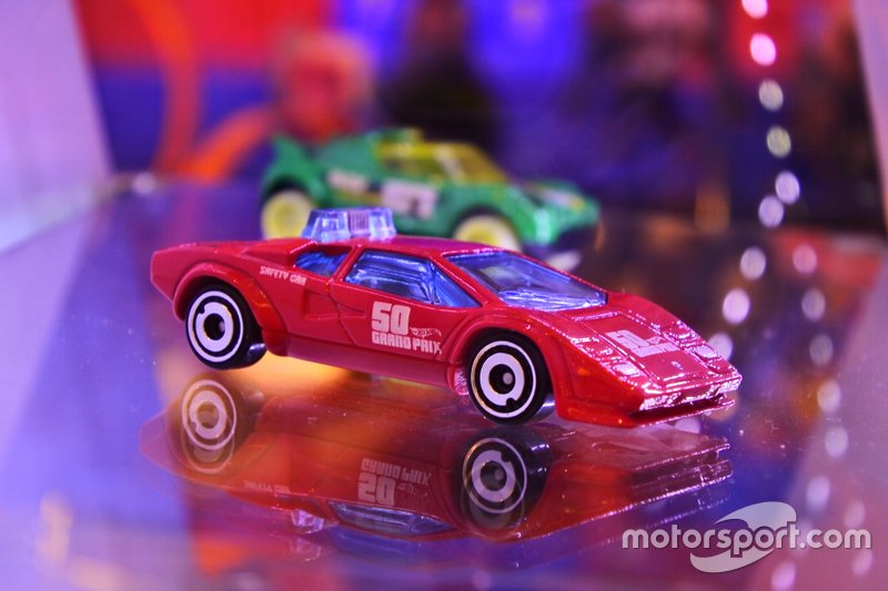 Diecast Lamborghini Countach Pace Car Hot Wheels