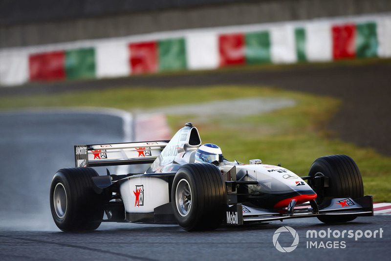 Mika Hakkinen, McLaren MP4-13