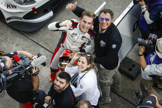 Il vincitore della gara Kevin Ceccon, Team Mulsanne Alfa Romeo Giulietta TCR