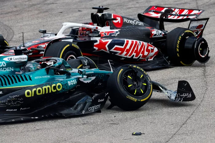 Lance Stroll, Aston Martin Racing, Esteban Ocon, Haas F1 Team crash
