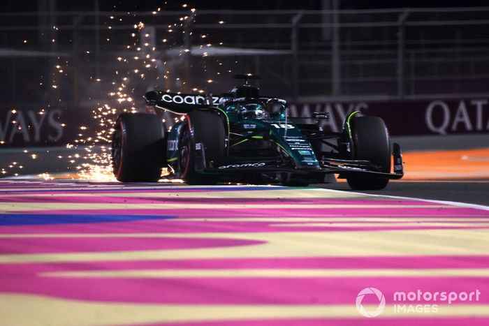 Lance Stroll y el Aston Martin AMR23 echan chispas