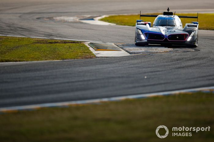 #24 BMW M Team RLL BMW M Hybrid V8: Philipp Eng, Augusto Farfus, Marco Wittmann, Colton Herta