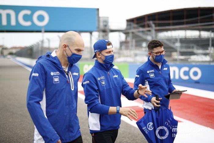 Mick Schumacher, Haas F1, camina la pista