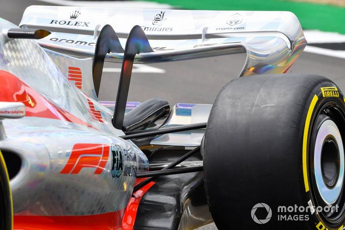 Detalle del alerón trasero del coche de Fórmula 1 2022