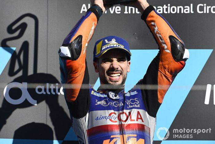 Ganador de la carrera Miguel Oliveira, Red Bull KTM Tech 3