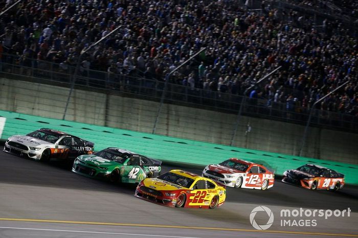  Joey Logano, Team Penske, Ford Mustang Shell Pennzoil  Kyle Larson, Chip Ganassi Racing, Chevrolet Camaro Clover