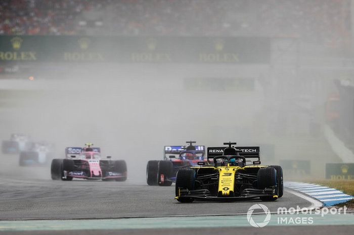 Daniel Ricciardo, Renault F1 Team R.S.19, Daniil Kvyat, Toro Rosso STR14