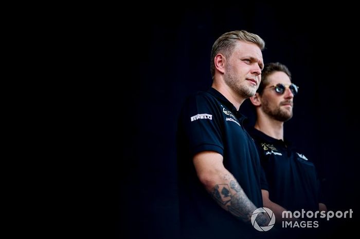 “Tenemos como pilotos a un par de gilipollas, esto no puede seguir así, vamos a hacer cambios. Si de mí dependiera, ahora mismo los echaba a los dos”.
