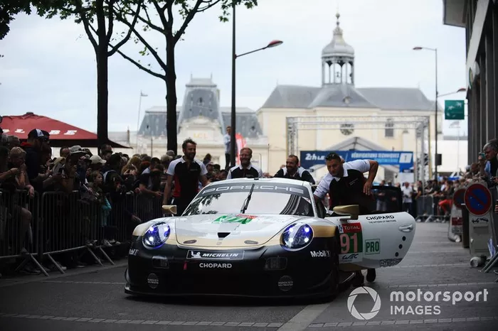 #91 Porsche GT Team Porsche 911 RSR