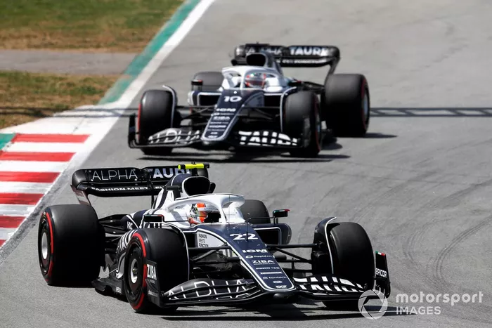 Yuki Tsunoda, AlphaTauri AT03, Pierre Gasly, AlphaTauri AT03 