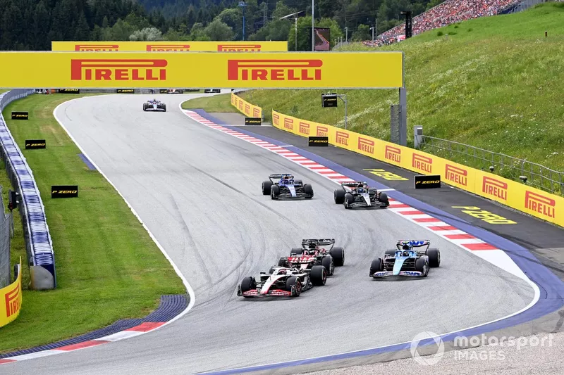 Kevin Magnussen, Haas VF-23, Pierre Gasly, Alpine A523, Valtteri Bottas, Alfa Romeo C43