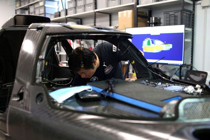 BMW M Hybrid V8, Dallara workshop