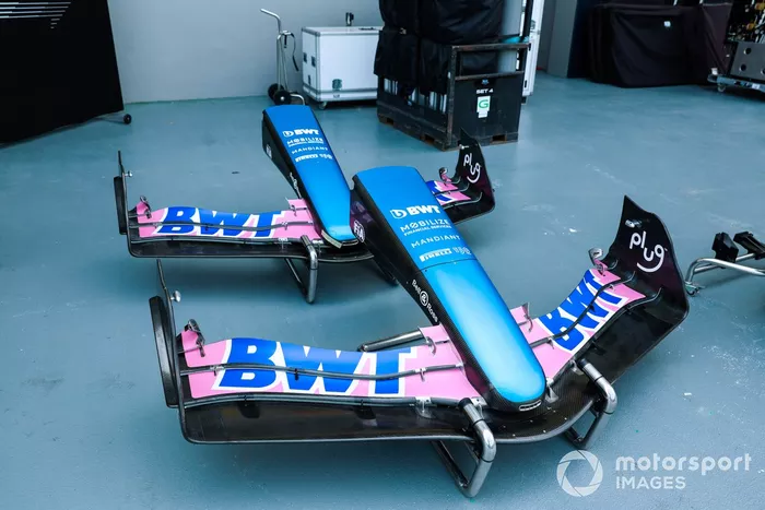 Alpine A522 front wings and noses in the pit lane