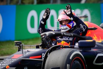 Pole de Verstappen por un suspiro en Zandvoort y trompo de Pérez