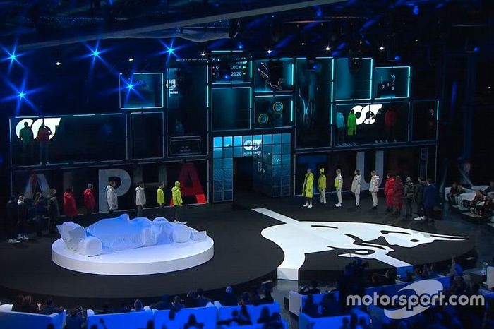 Monoplaza AlphaTauri cubierto