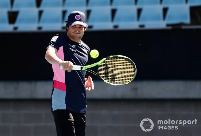Lance Stroll, Racing Point juega al tenis con Lleyton Hewitt