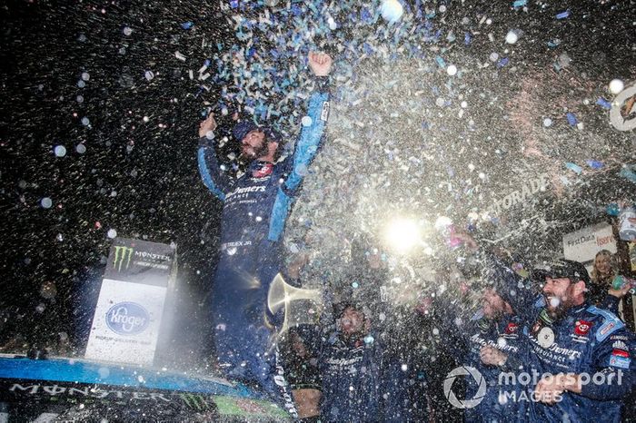Race winner Martin Truex Jr., Joe Gibbs Racing, Toyota Camry Auto Owners Insurance