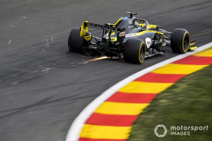 Daniel Ricciardo, Renault F1 Team R.S.20, kicks up some sparks