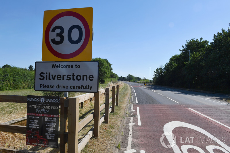 Marka jalan Silverstone