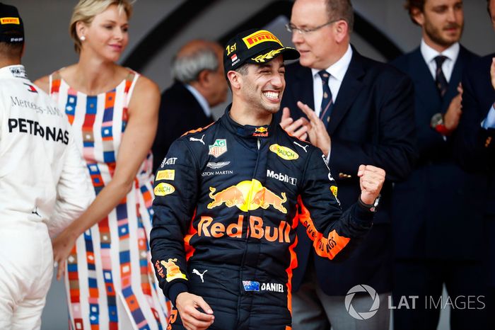 Podio: ganador de la carrera Daniel Ricciardo, Red Bull Racing