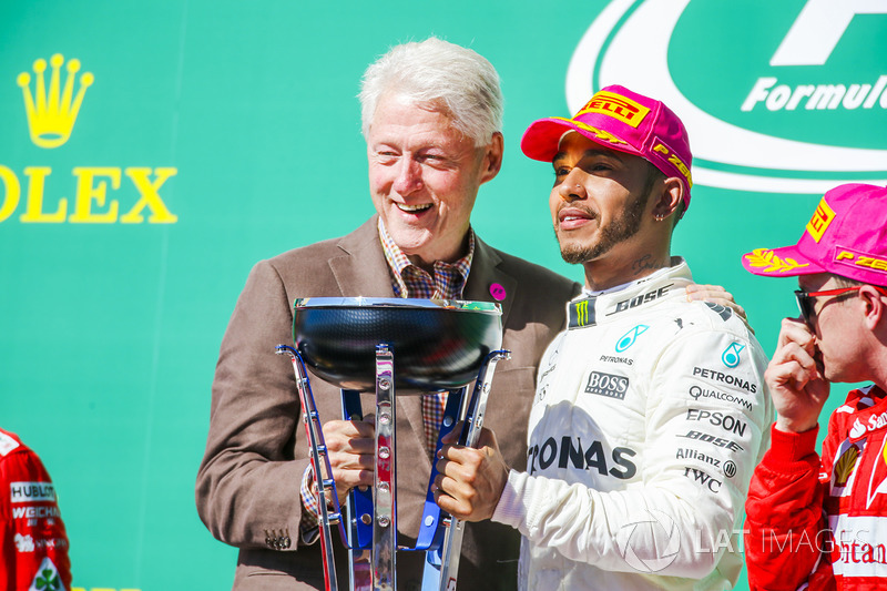 Race winner Lewis Hamilton, Mercedes AMG F1, former US President Bill Clinton on the podium with his