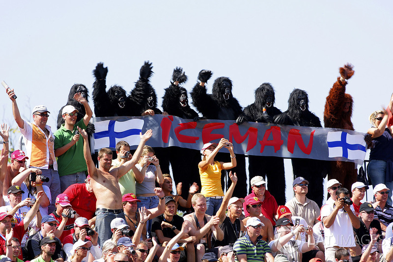 Fans dressed in Gorilla suits cheer on Kimi Raikkonen, Ferrari F2007, the Iceman