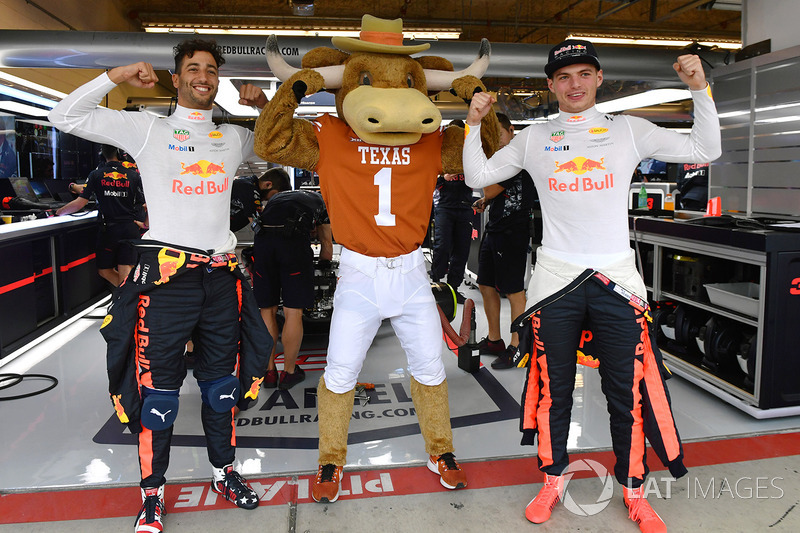 Daniel Ricciardo, Red Bull Racing and Max Verstappen, Red Bull Racing with Longhorns mascot in the Red Bull Racing garage