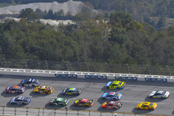 Даника Патрик, Stewart-Haas Racing Ford, Денни Хэмлин, Joe Gibbs Racing Toyota и Джейми Макмарри, Chip Ganassi Racing Chevrolet