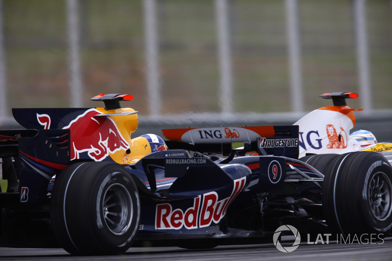 Fernando Alonso, Renault F1 Team R28 voor David Coulthard, Red Bull Racing RB4