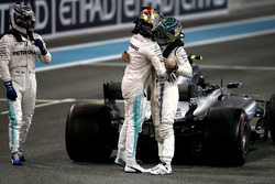 Lewis Hamilton, Mercedes-Benz F1 W08 congratulates and celebrates in parc ferme with Felipe Massa, Williams and race winner Valtteri Bottas, Mercedes AMG F1