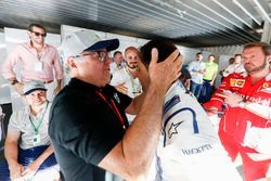 Felipe Massa, Williams, dans les bras de son père pour son Grand Prix à domicile